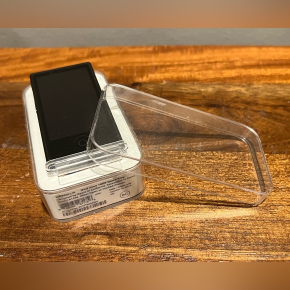 Apple iPod Nano 7th Generation. Pristine Condition! - Picture 5 of 16